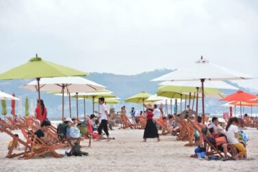 Thú vị nhất là bãi biển bãi cháy trong chuyến du lịch Hạ Long Bay