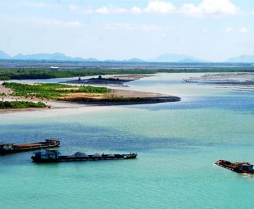 Bãi biển Hà Tiên với những điểm thú vị độc đáo thu hút du khách