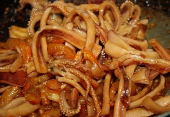 Cách làm mực khô chiên nước mắm đậm đà ăn hoài không chán