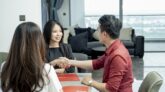 Những lưu ý trong hợp đồng mua bán nhà: Cẩn thận “Bút sa là tiền mất”