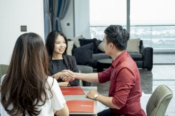 Những lưu ý trong hợp đồng mua bán nhà: Cẩn thận “Bút sa là tiền mất”