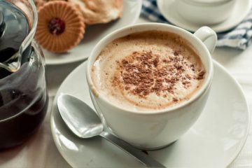 Lý do nào khiến quán café vắng khách?