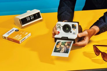 Polaroid Originals được tung ra với máy ảnh One Step 2 và phim i-type