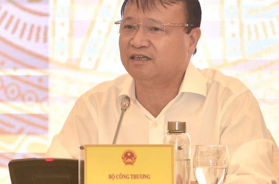 Thứ trưởng Bộ Công Thương giải đáp thắc mắc về điện mặt trời áp mái