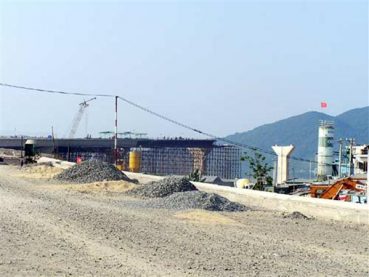 Dầm cầu bê tông dự ứng lực bằng phương pháp đúc hẫng cân bằng