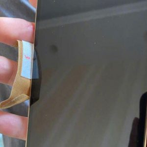 Tin công nghệ ngày 27/10: iFans phàn nàn về tình trạng tay bị tấy đỏ, đứt tay khi cầm iPhone 12 lên xem