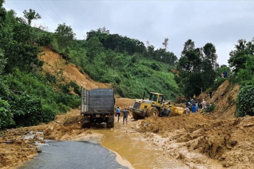 Liên tiếp xảy ra sạt lở: Quảng Nam triển khai các biện pháp cấp bách bảo vệ dân