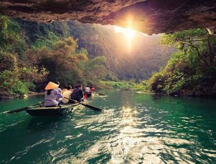 Top 5 điểm đến lý tưởng cho dịp du xuân lễ hội đầu năm