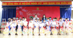 “Xuân sẻ chia – Tết yêu thương” đến với thiếu nhi miền núi Bình Định