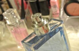 Nguyên nhân – Cách khắc phục nắp nước hoa bị hư hỏng