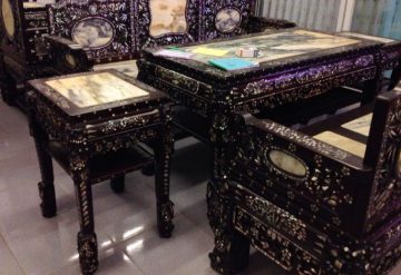 So sánh kích thước trường kỷ với bàn ghế gỗ