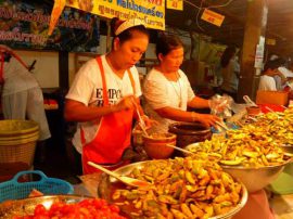 Đến Phuket xem lễ hội ăn chay rùng rợn