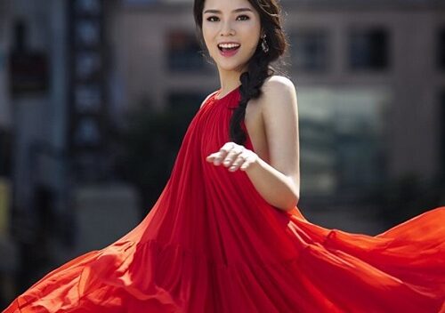 Đầm xòe cổ yếm hiện đại