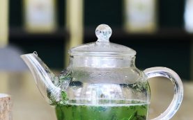 Ấm Trà Trong Suốt