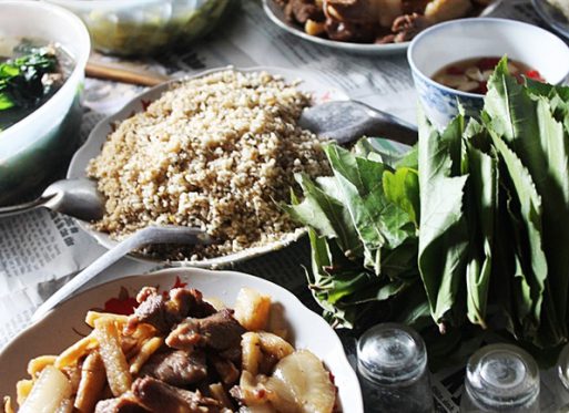 Chàng trai khoe đống “hạt” trắng tròn mập mạp gây tò mò, hóa ra là món đặc sản vùng núi rất ngon nhưng cũng khiến nhiều người sợ hãi