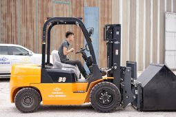 Xe nâng càng gật gù và những điều bạn nên biết