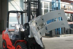 Công dụng và lợi ích khi sử dụng xe nâng kẹp giấy