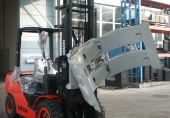 Công dụng và lợi ích khi sử dụng xe nâng kẹp giấy
