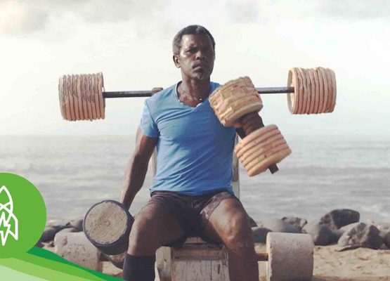 Chuyện người đàn ông xây phòng gym từ rác biển