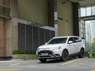 Đánh giá chi tiết Mitsubishi Outlander 2.4 CVT: Linh hoạt và thực dụng