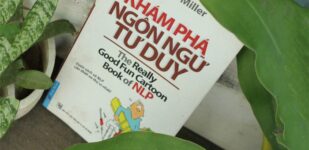 Sự kinh hoàng của cuộc thế chiến nằm trong những cái bắt tay bẩn thỉu