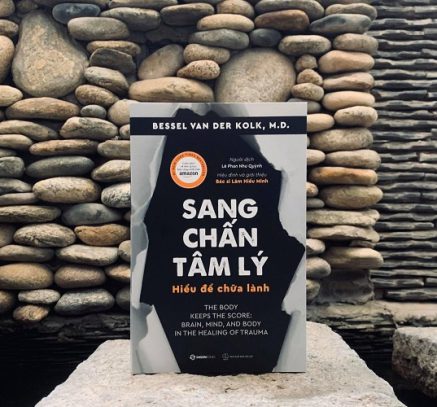 REVIEW: “TÁC ĐỘNG THẦM LẶNG” – NGƯỜI HƯỚNG NỘI, IM LẶNG HAY LÀ NHÚT NHÁT?