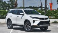 Có gì trên Toyota Fortuner Legender bản 1 cầu mới về đại lý?