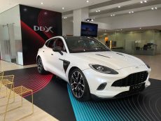 Hé lộ hình ảnh Aston Martin DBX đầu tiên về Việt Nam, ngoại thất sơn màu trắng, xe nhập khẩu chính hãng