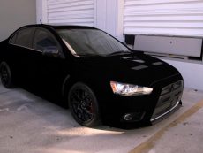 Đây là chiếc Mitsubishi Lancer “đen nhất trên đời” với màu sơn hấp thụ 99% ánh sáng