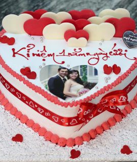 Bánh kem in hình valentine tặng người yêu