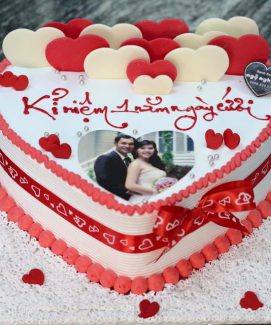 Bánh kem in hình valentine tặng người yêu