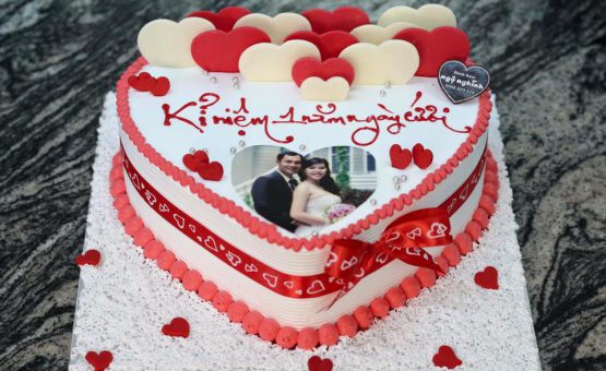 Bánh kem in hình valentine tặng người yêu