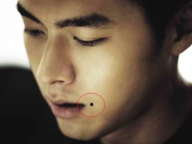 Nốt ruồi tố cáo đàn ông trăng hoa thường nằm ở vị trí nào?
