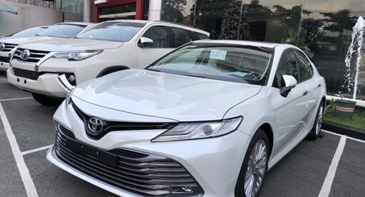 Cho thuê xe tự lái 4 chỗ Toyota Camry