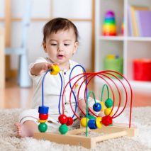 5 đồ chơi cho bé 6 tháng chơi cả ngày không chán