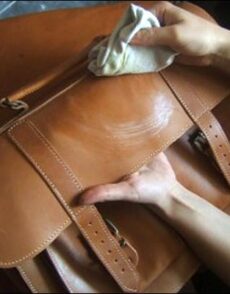 Tẩy Vết Dầu Mỡ Trên Đồ Da Tại Nhà Nhanh Nhất