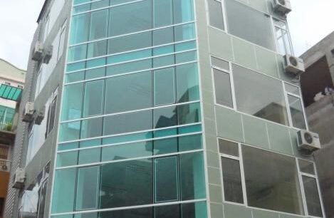 Vách ngăn nhôm kính thông tầng