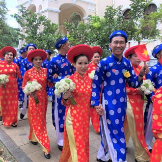 ‘Mặc áo cưới, tôi hạnh phúc vô bờ’