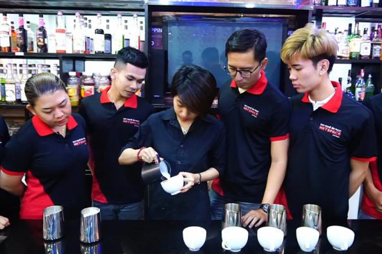 Học Pha chế cafe BARISTA tại Dạy Nghề Ẩm thực Netspace dạy pha chế Netspace