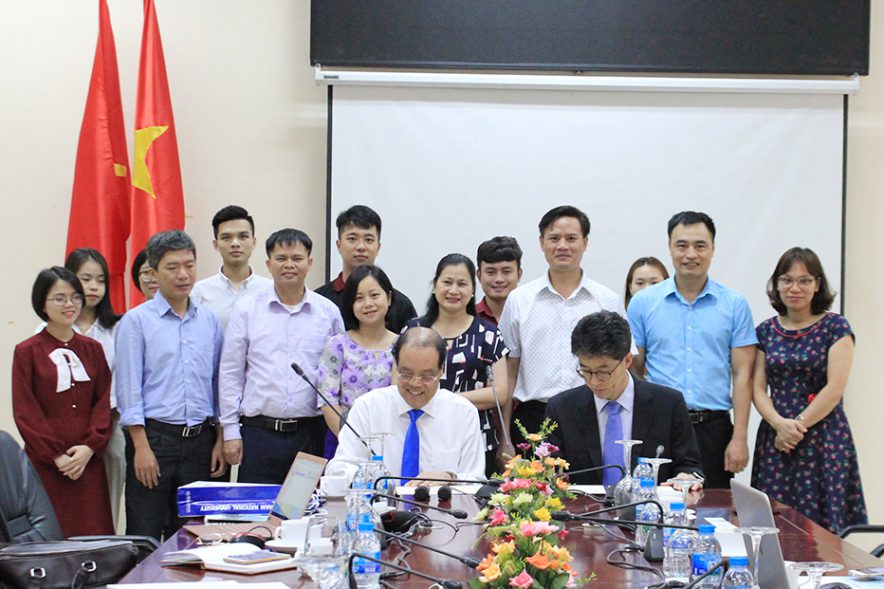 Ký biên bản ghi nhớ hợp tác giữa Trường Đại học Lâm nghiệp và Trường Đại học Quốc gia Chungnam, Hàn Quốc