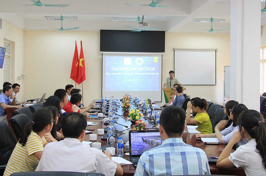 Hội thảo tập huấn về viết báo quốc tế