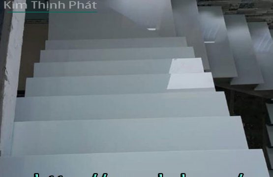 cầu thang đá hoa cương nhân tạo