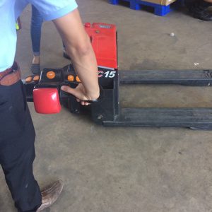 CUNG CẤP BÁNH XE NÂNG ĐIỆN ĐỨNG LÁI- REACH TRUCKS NK