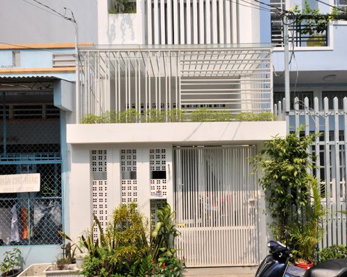 Ngôi nhà ống 2 tầng kinh phí thấp được cải tạo từ nhà cấp 4 ở quận 12