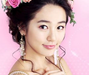 Ngoại hình khác lạ và cuộc sống cô độc của “thái tử phi” Yoon Eun Hye