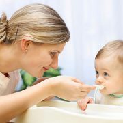 Cho bé ăn tổ yến sào như thế nào là đúng cách?