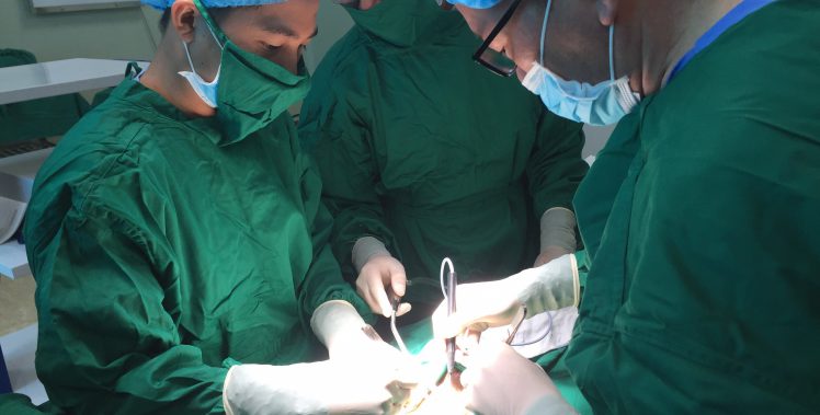 Gần 30 năm sống chung nay được “giải thoát” khỏi thoát vị bẹn