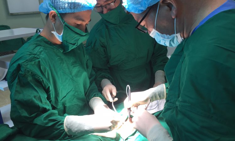 Gần 30 năm sống chung nay được “giải thoát” khỏi thoát vị bẹn