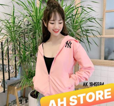 Bí quyết phối màu áo khoác phù hợp với 4 loại da của bạn nữ.