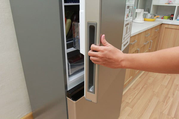 Làm gì khi tủ lạnh bị đóng tuyết hoặc rò rỉ?